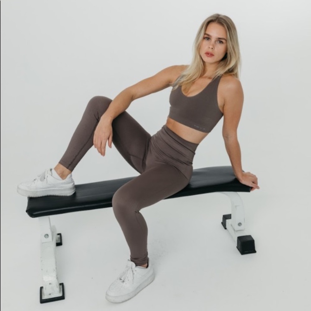 NWT. Tala by Grace Beverly Zinnia seamless legging. Size small in Espresso.